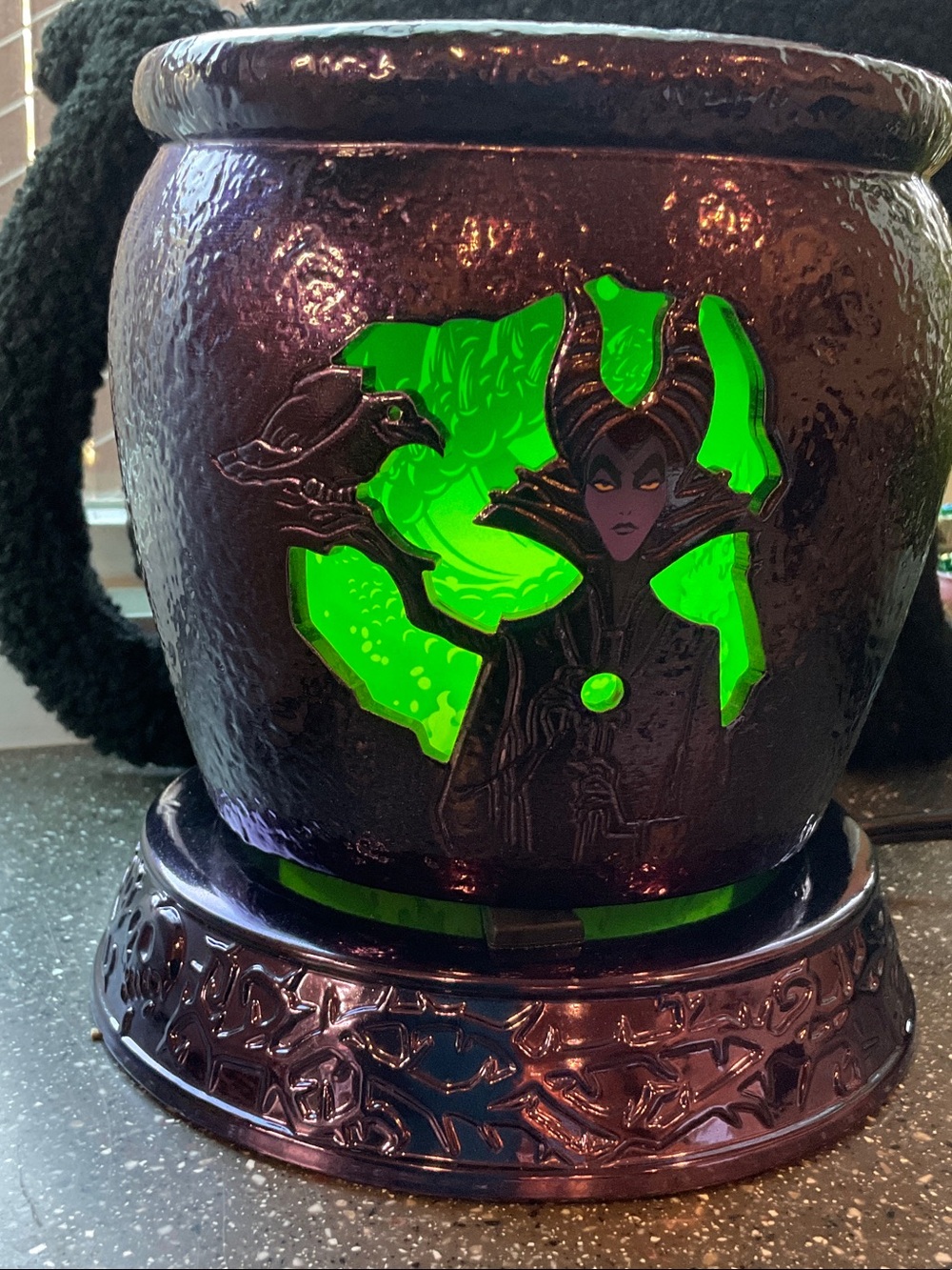 Limited Edition Scentsy Disney Villains Warmer